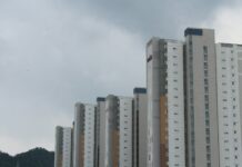 전국 200개 노후 아파트 전력·냉난방 설비 교체…안전 강화 지원 a group of tall buildings