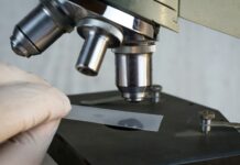 첨단분야 인재 육성 ‘혁신융합대학’ 5개 선정…연간 102억 지원 a person using a microscope to examine a piece of metal