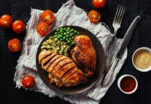 여름철 간편한 다이어트 식단 레시피 a plate of food