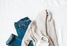 감기를 예방하는 생활 습관 gray cardigan, blue jeans, and pair of brown chunky heeled shoes