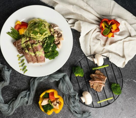 집밥 식단의 건강 트렌드, 나만의 ‘하루 한 끼 건강하게’ 실천법 a white plate topped with meat and veggies