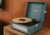 일상으로 스며든 웰니스 문화, 건강한 생활을 위한 실천법 A blue record player with a record on it.